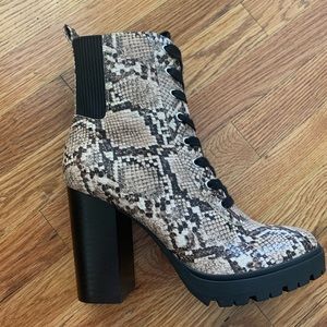 Steve Madden LATCH bootie